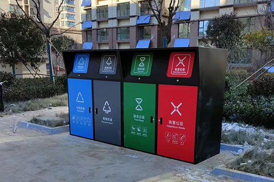 四分類(lèi)垃圾桶罩安裝完畢